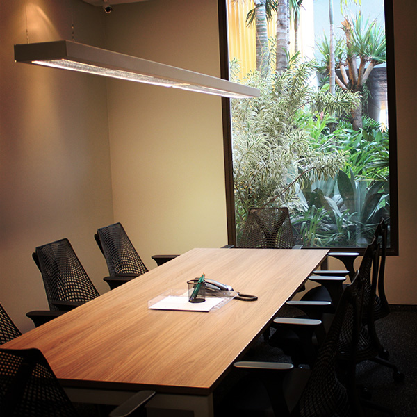 Wide meeting rooms dedicated to aircraft owners